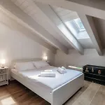 Apartamento Amazing Attic With Terrace On Harbour Como
