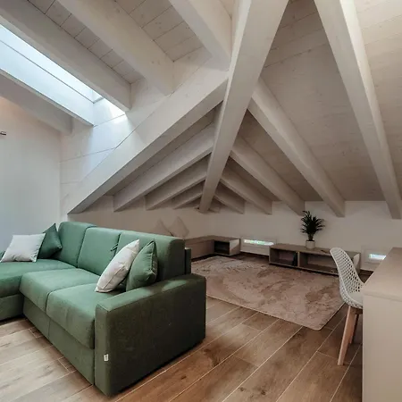 Amazing Attic With Terrace On Harbour * 코모