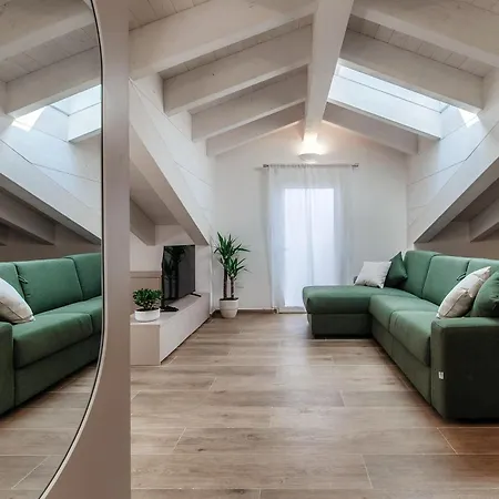 아파트 Amazing Attic With Terrace On Harbour