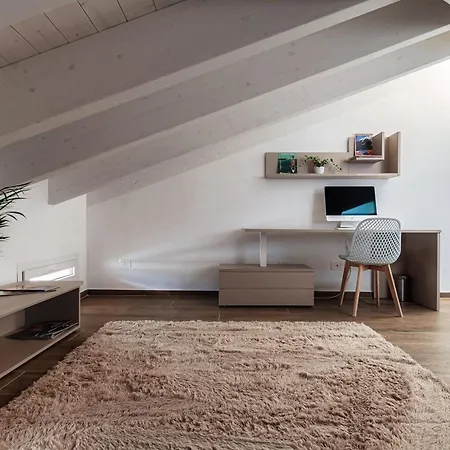 Amazing Attic With Terrace On Harbour 코모