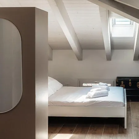 Amazing Attic With Terrace On Harbour 아파트 코모