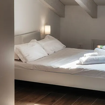 Amazing Attic With Terrace On Harbour 아파트 코모